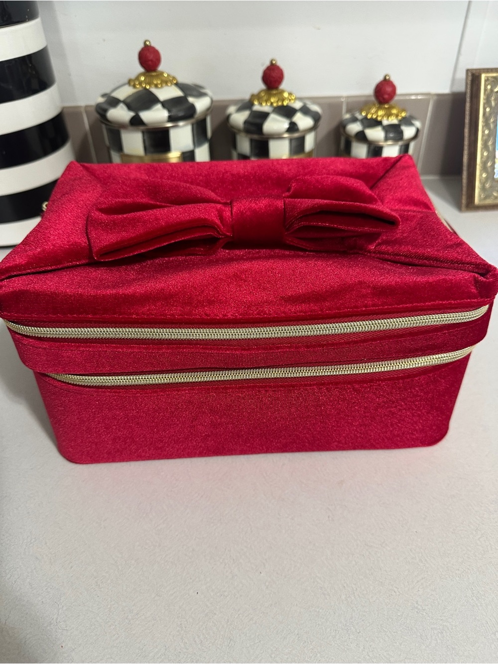 Estée Lauder Red Bow Accent Women's Jewelry or Cosmetic Case